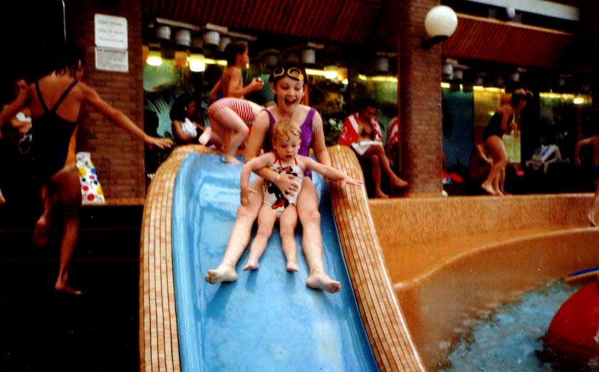 Katie & Sara - Scheveningen Pool